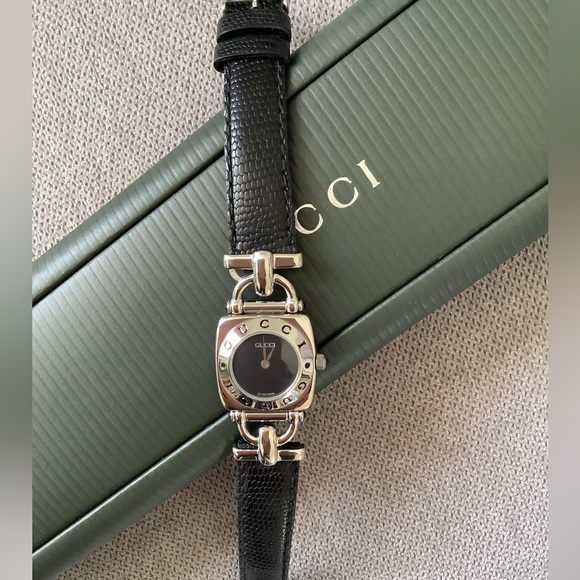 Beautiful GUCCI ladies watch 🌹🌹🌹 - Picture 8 of 12